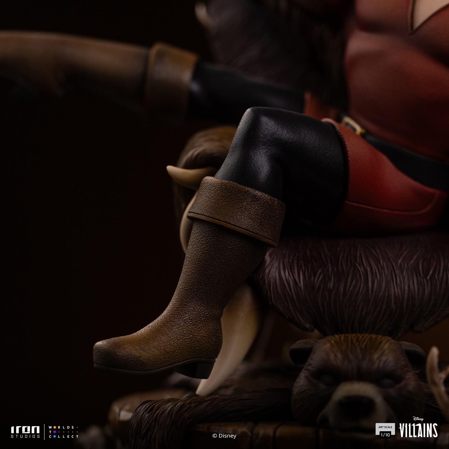 Disney Gaston Deluxe 1:10 Scale Statue  (Prototype Shown) View 11