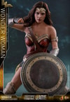 Wonder Woman Deluxe Version (Prototype Shown) View 18