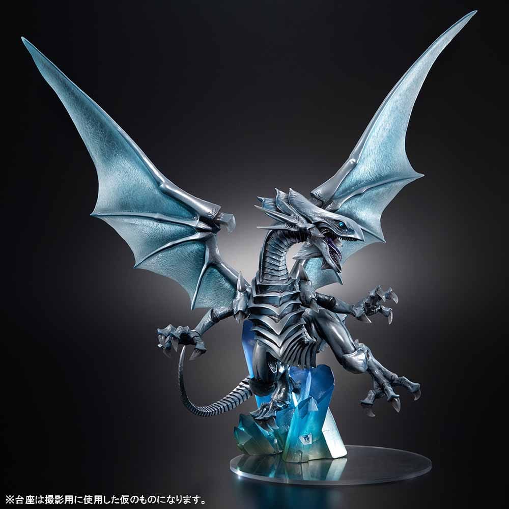 Blue-Eyes White Dragon (Holographic Edition) Art Works Monsters Statue by  Megahouse | Sideshow Collectibles