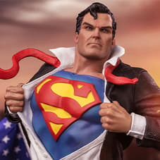 Clark Kent Deluxe 1:10 Scale Statue