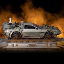 DeLorean III 1:10 Scale Statue