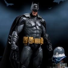 Batman Unleashed Deluxe 1:10 Scale Statue