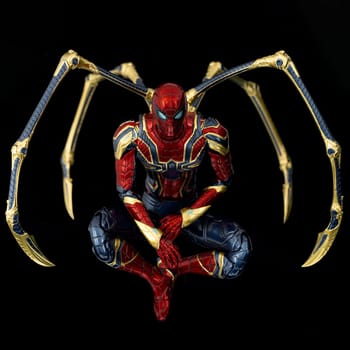 DLX Iron Spider Collectible