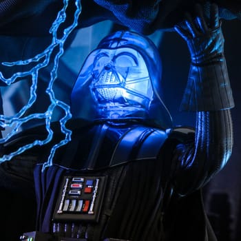 Hot Toys Darth Vader™ (Deluxe Version) (Return of the Jedi 40th Anniversary Collection) Collectible