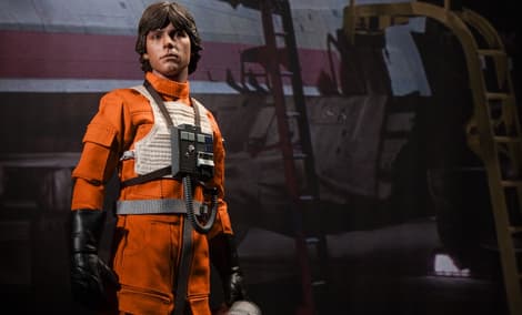 Gallery Feature Image of Luke Skywalker: Red Five X-wing Pilot Sixth Scale Figure - Click to open image gallery