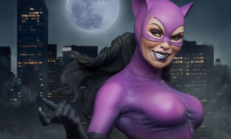 Gallery Feature Image of Classic Catwoman Premium Format™ Figure - Click to open image gallery