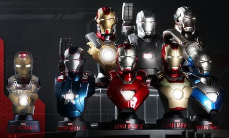 Gallery Feature Image of Iron Man 3 - Deluxe Set  Collectible Bust - Click to open image gallery