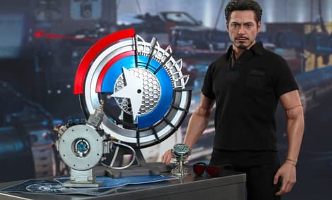 Gallery Feature Image of Tony Stark with Arc Reactor Creation Accessories Collectible Set - Click to open image gallery
