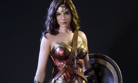 Gallery Feature Image of Wonder Woman Polystone Statue - Click to open image gallery