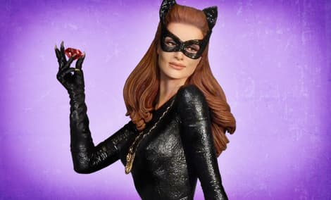 Gallery Feature Image of Catwoman Ruby Edition Variant Maquette - Click to open image gallery