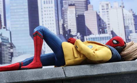 Gallery Feature Image of Spider-Man Deluxe Version Sixth Scale Figure - Click to open image gallery