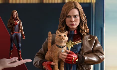 Gallery Feature Image of Captain Marvel Deluxe Version Sixth Scale Figure - Click to open image gallery