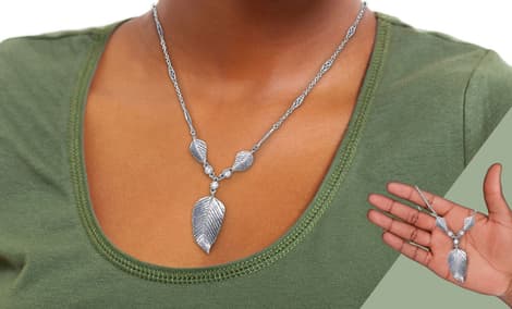 Gallery Feature Image of Elven Realms 3 Leaf Necklace: Lothlorien™ Jewelry - Click to open image gallery