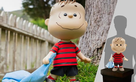 Gallery Feature Image of Linus with Blanket Vinyl Collectible - Click to open image gallery