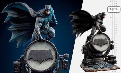 Gallery Feature Image of Batman on Batsignal Deluxe 1:10 Scale Statue - Click to open image gallery