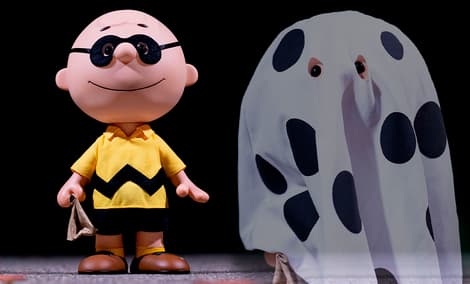Gallery Feature Image of Charlie Brown (Ghost Sheet) Vinyl Collectible - Click to open image gallery