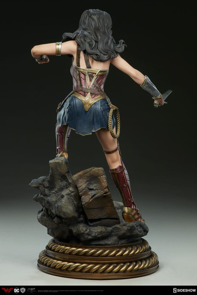 DC Comics Wonder Woman Premium Format(TM) Figure by Sideshow
