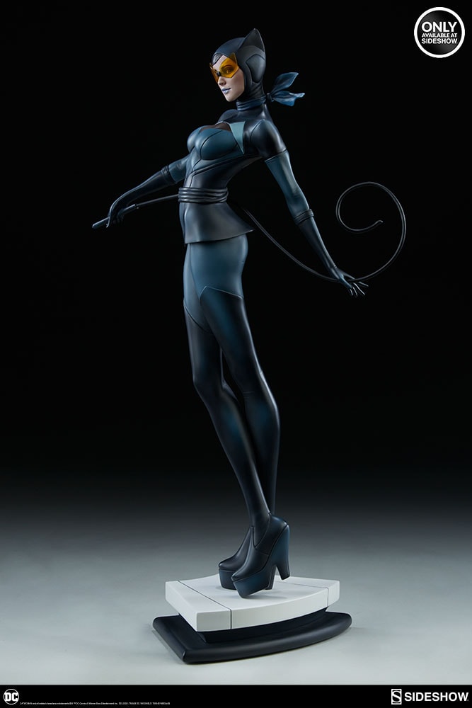 DC Comics Catwoman Statues  Exclusive Edition  View 4
