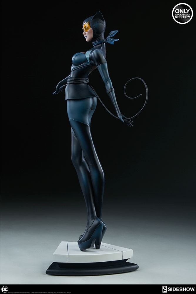 DC Comics Catwoman Statues  Exclusive Edition  View 5