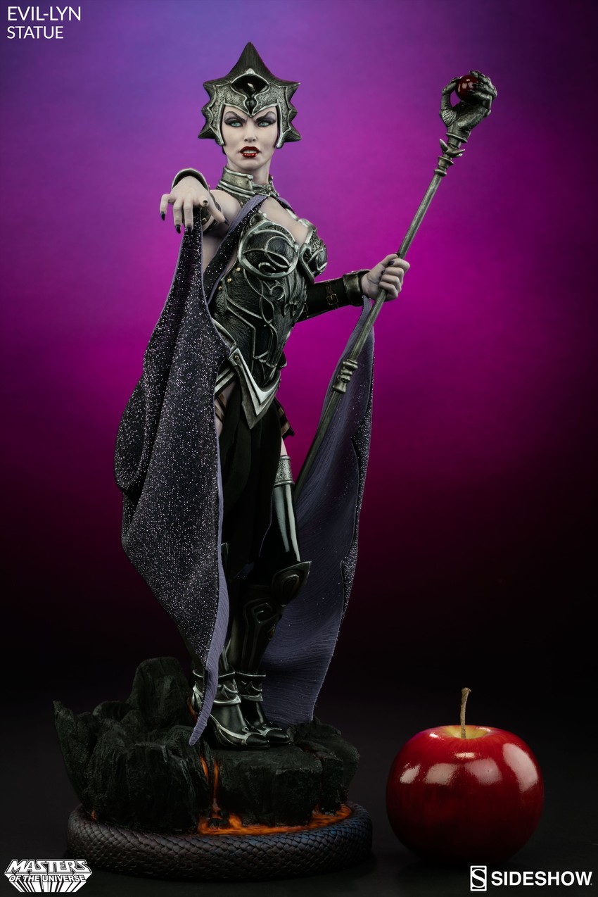 Evil-Lyn Collector Edition - Prototype Shown View 4