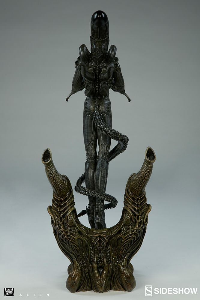 Alien Alien Statues  View 6
