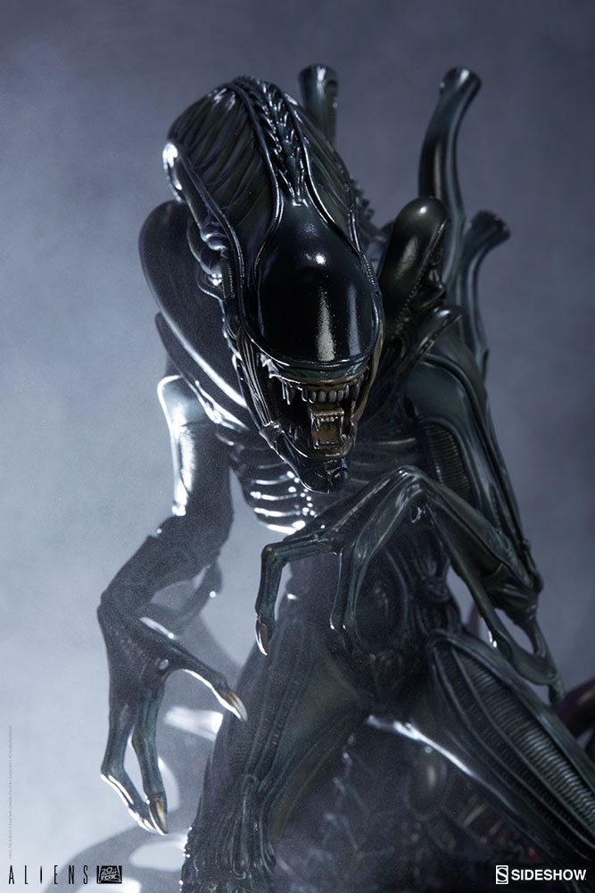 Aliens Alien Warrior Statues  View 1