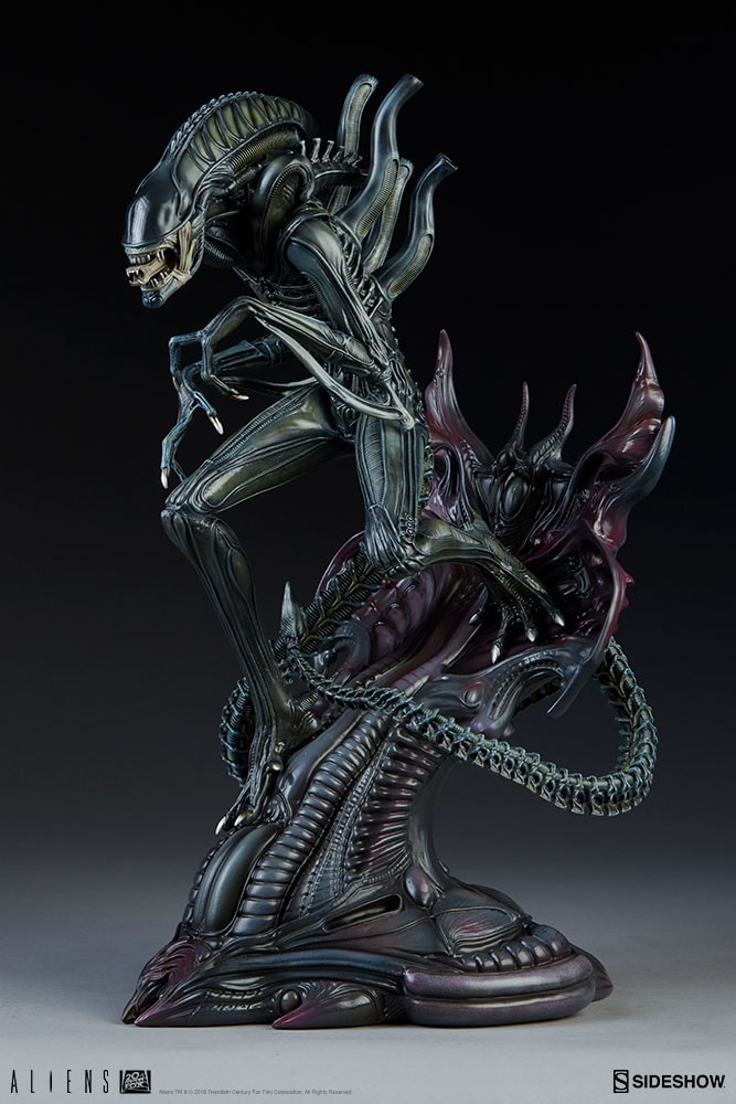 Aliens Alien Warrior Statues  View 4