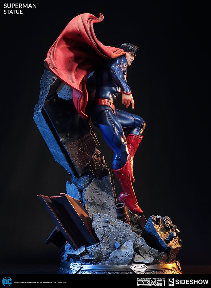 DC Comics Superman Polystone Statue  Collector Edition - Prototype Shown View 5
