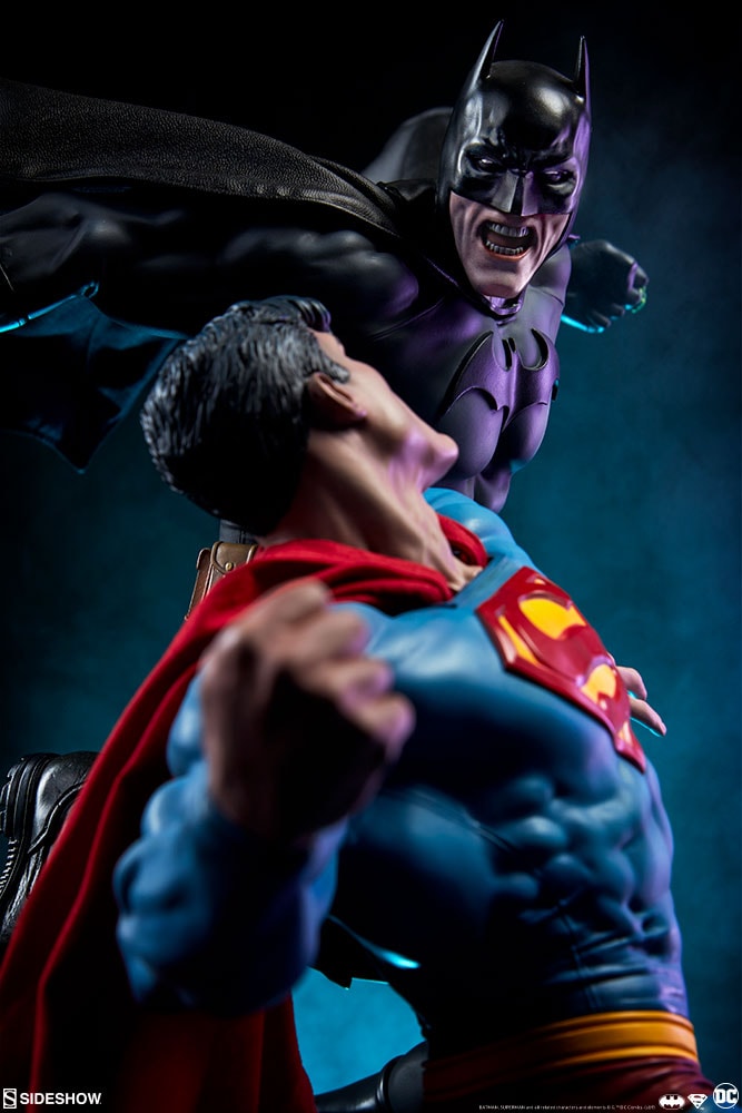 DC Comics Batman vs Superman Diorama  Collector Edition  View 3