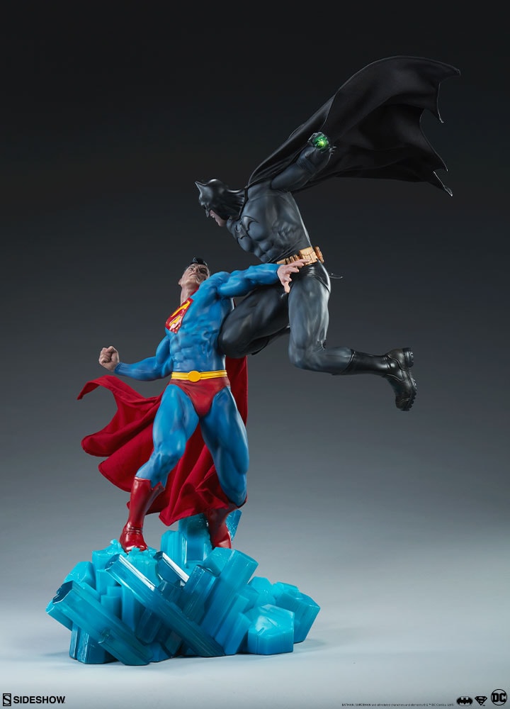 DC Comics Batman vs Superman Diorama  Collector Edition  View 5