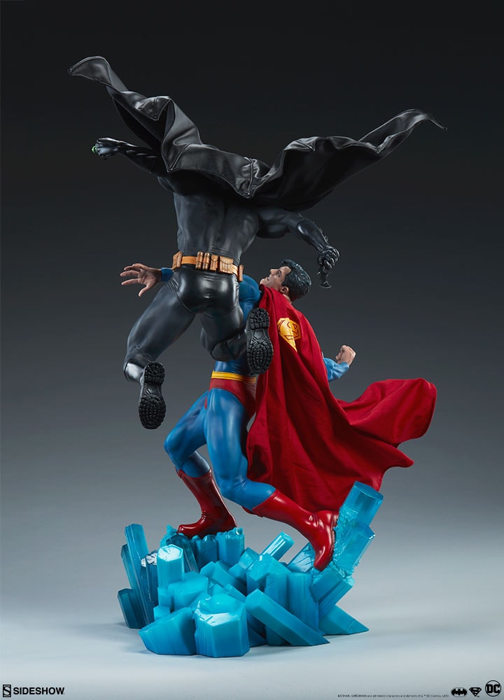 DC Comics Batman vs Superman Diorama  Collector Edition  View 6
