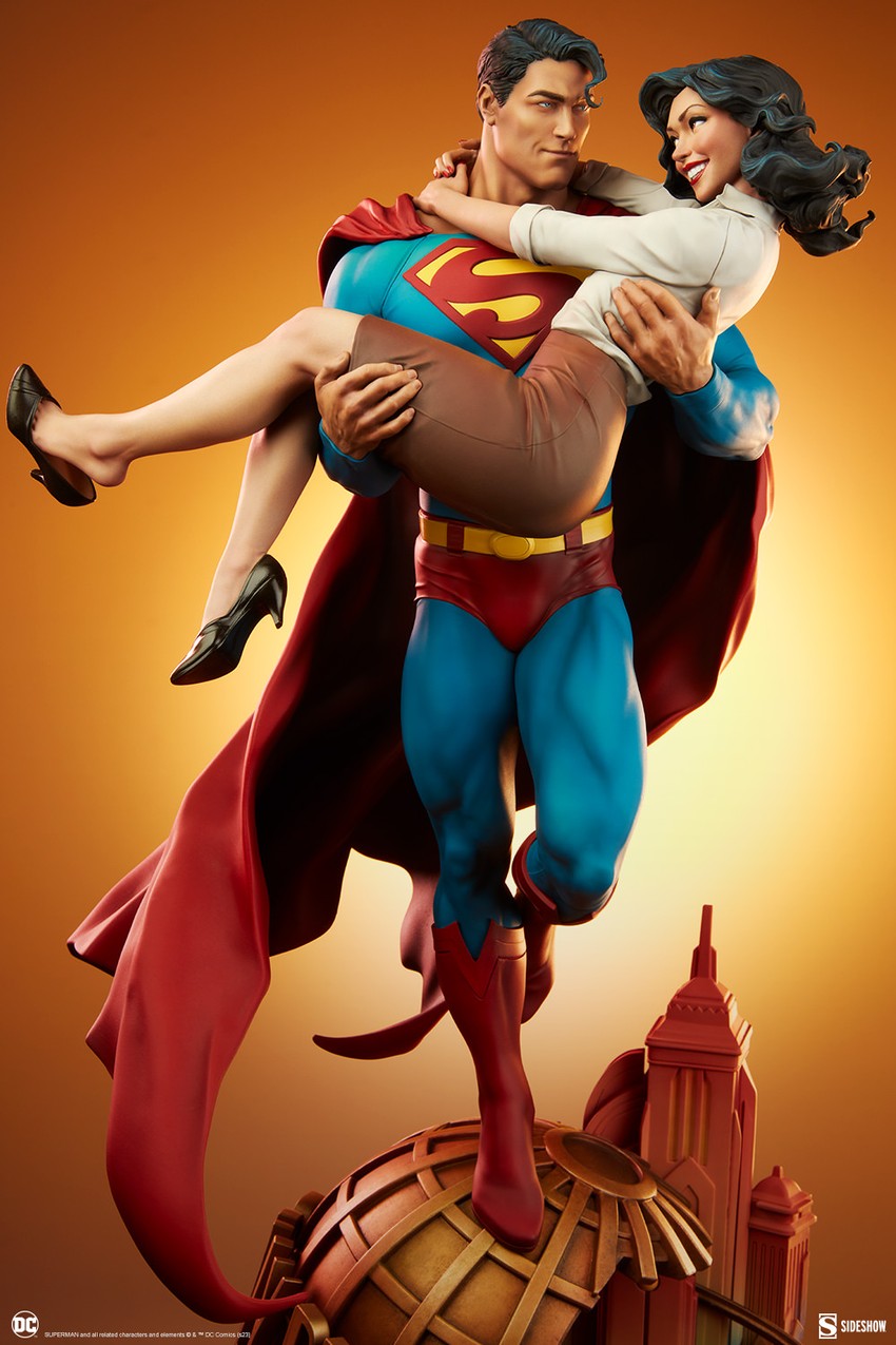 DC Comics Superman and Lois Lane Diorama - Prototype Shown View 5