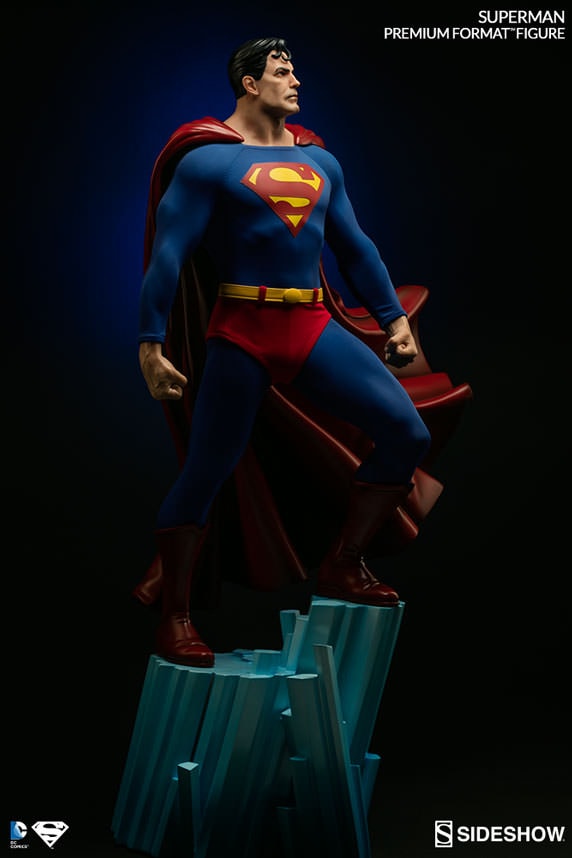 DC Comics Superman Premium Format™ Figure  View 6