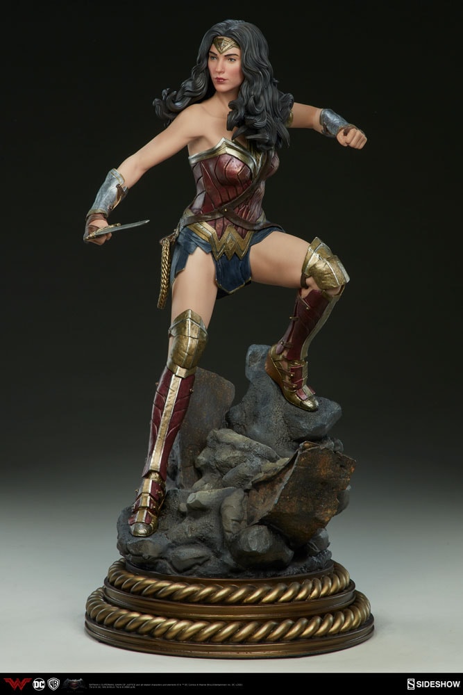 DC Comics Wonder Woman Premium Format™ Figure  Collector Edition  View 4