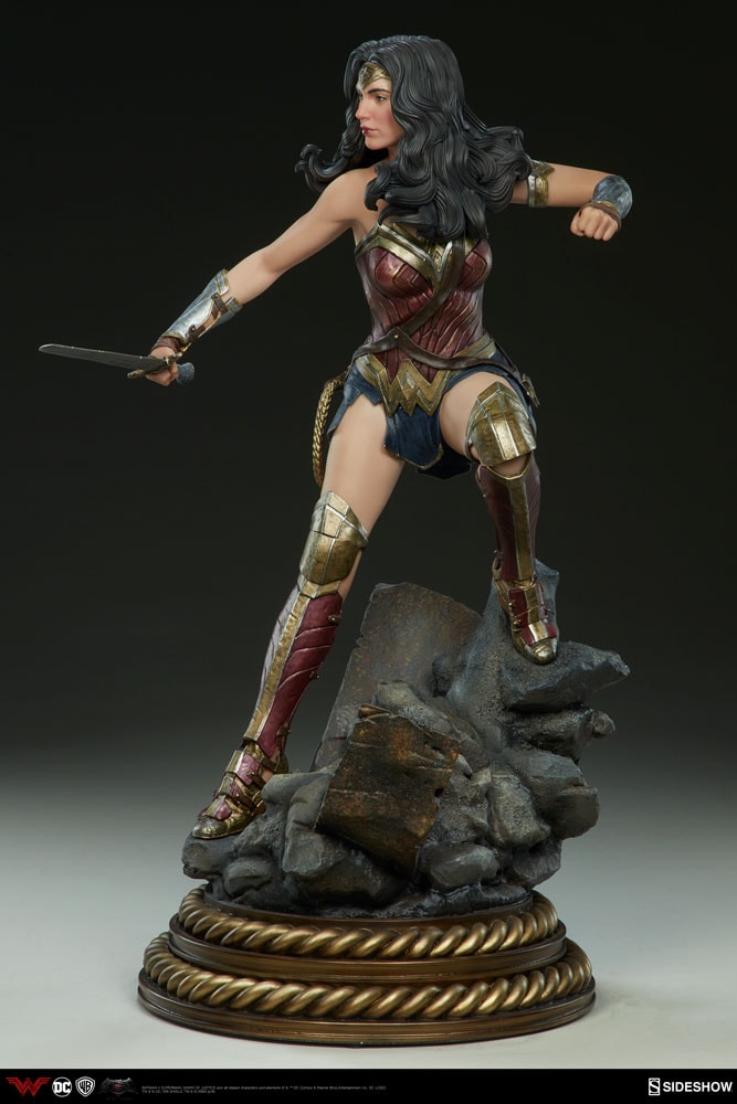 DC Comics Wonder Woman Premium Format™ Figure  Collector Edition  View 5
