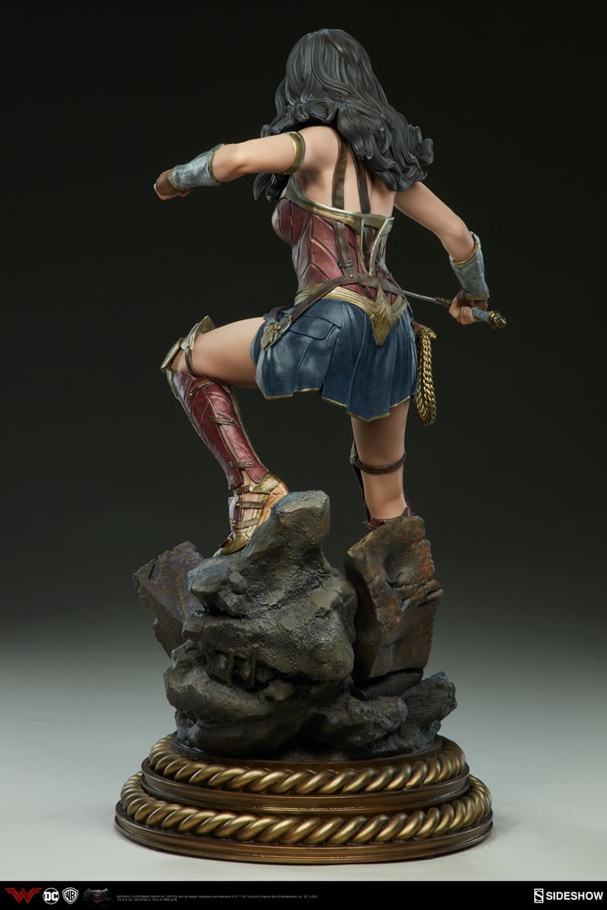 DC Comics Wonder Woman Premium Format™ Figure  Collector Edition  View 6