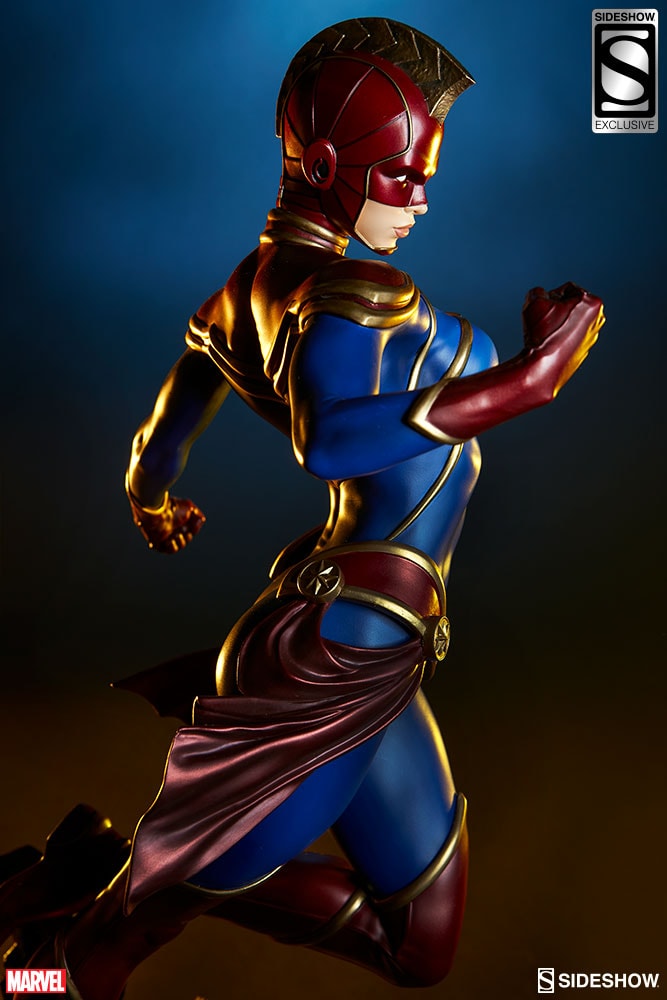 Captain Marvel Exclusive Edition  View 3