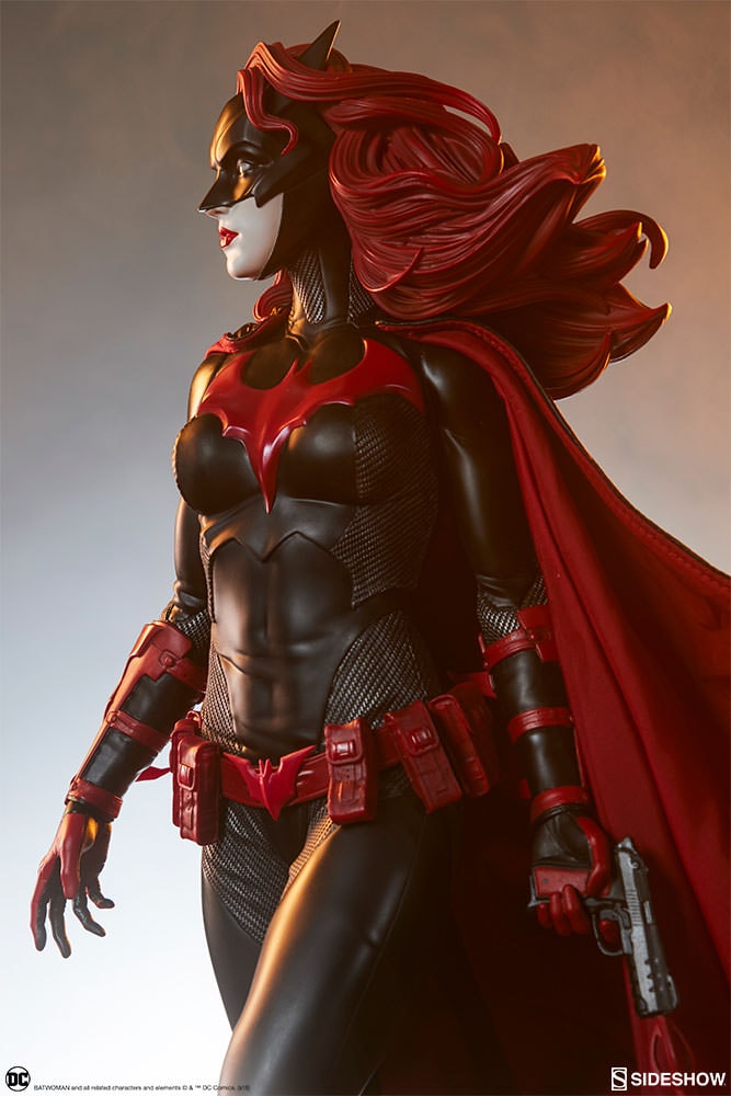 DC Comics Batwoman Premium Format™ Figure  Collector Edition  View 3