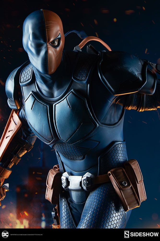 DC Comics Deathstroke  Premium Format™ Figure  Collector Edition  View 2