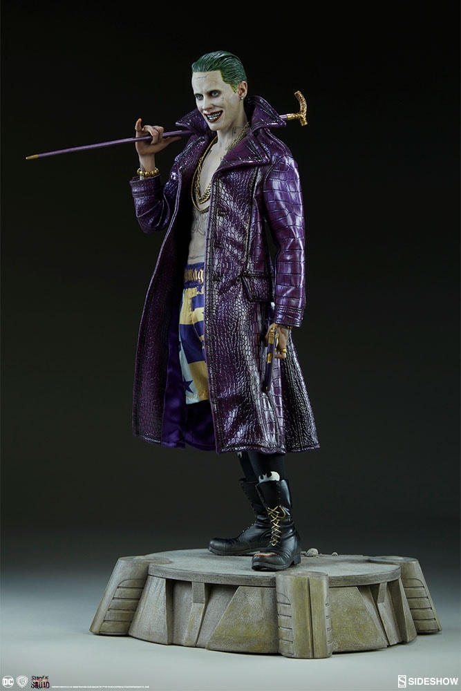 DC Comics The Joker Premium Format™ Figure  Collector Edition  View 5