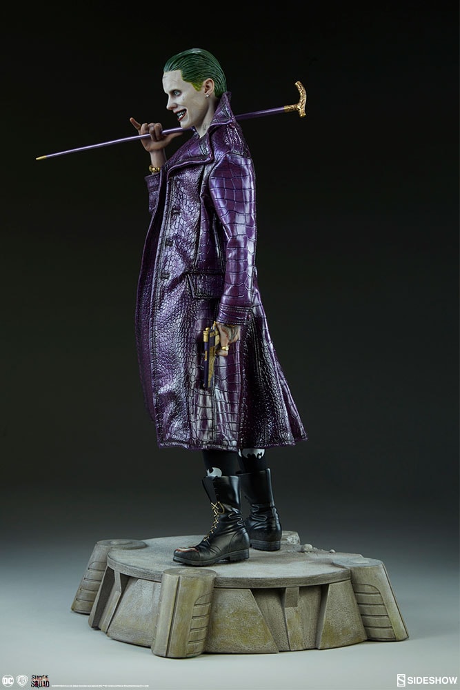 DC Comics The Joker Premium Format™ Figure  Collector Edition  View 6