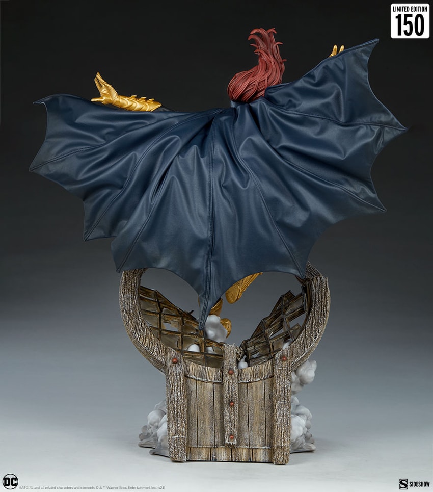 DC Comics Batgirl (Modern Version) Premium Format™ Figure  View 6