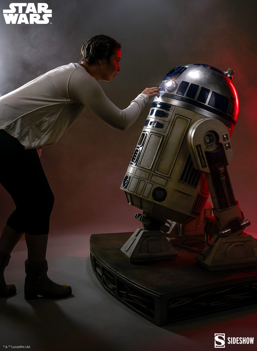 Star Wars R2-D2 Life-Size Figure by Sideshow Collectibles
