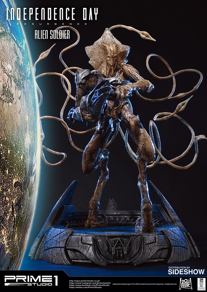 Independence Day: Resurgence Alien Soldier Polystone Statue - Prototype Shown View 3