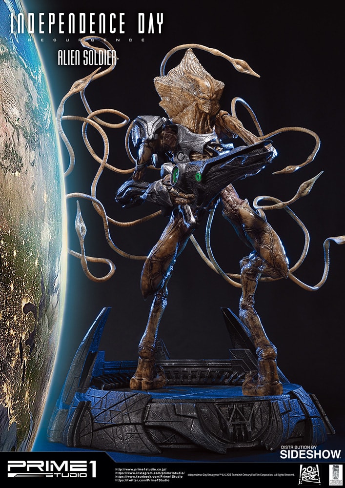 Independence Day: Resurgence Alien Soldier Polystone Statue - Prototype Shown View 5