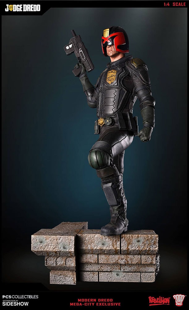 2000 AD Judge Dredd Mega City Statues  Exclusive Edition - Prototype Shown View 2