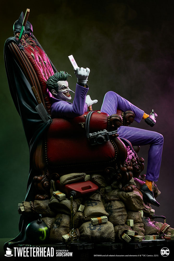 DC Comics The Joker (Deluxe) Maquette  Collector Edition - Prototype Shown View 3
