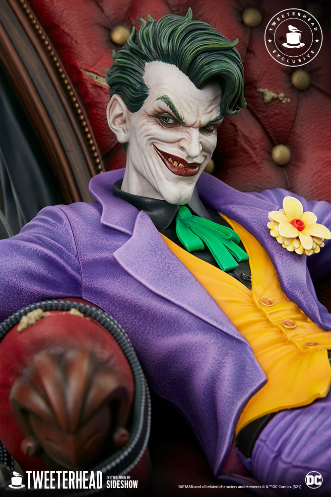 DC Comics The Joker (Deluxe) Maquette  Exclusive Edition - Prototype Shown View 6