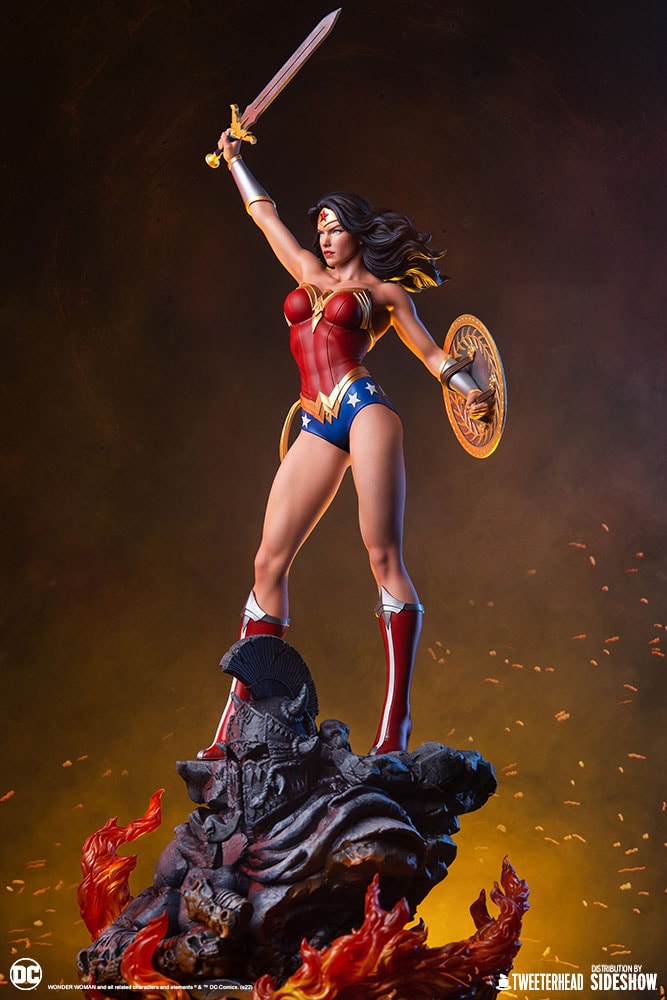 DC Comics Wonder Woman Quarter Scale Maquette - Prototype Shown View 4