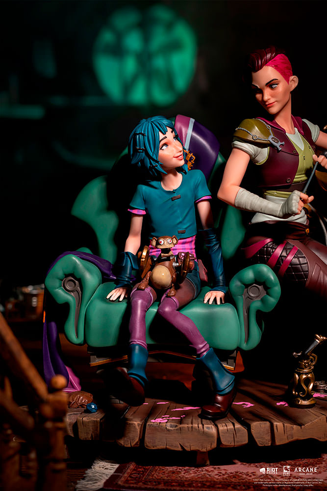 League of Legends Powder & Vi Statues - Prototype Shown View 5